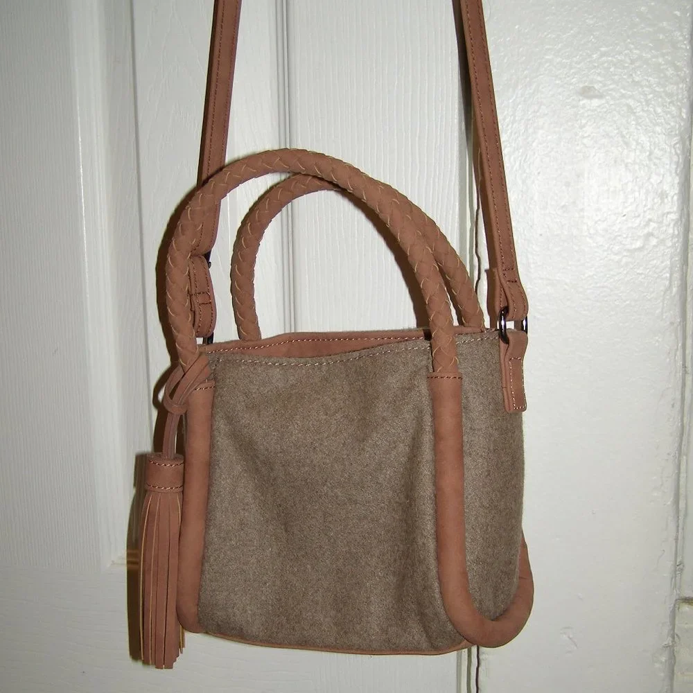 NEW Cute DANIELLE NICOLE Crossbody Bag w/Tassel - Picture 12 of 13